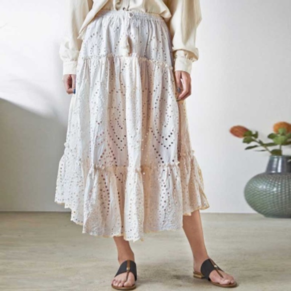 BOHO CHIC Eyelet Maxi skirt - Picture 2 of 7